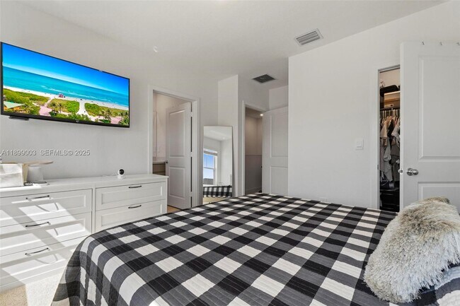 Building Photo - 377 NE 1st Ave