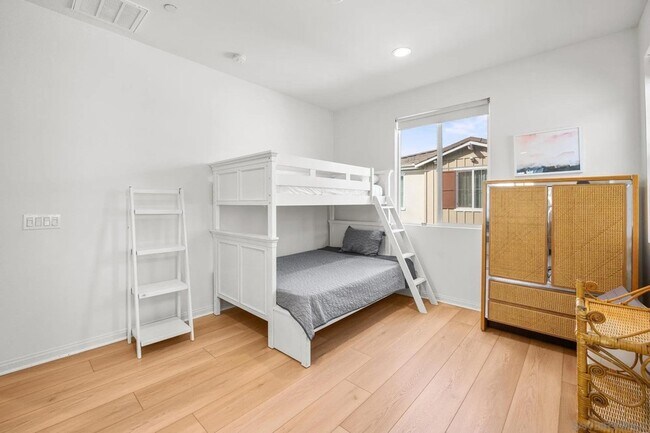 Building Photo - 2612 Babaco St