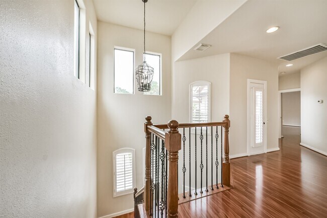 Building Photo - 11025 Robin Hood Ct