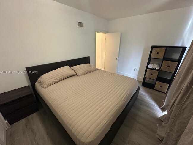 Building Photo - 1822 NW 4th St