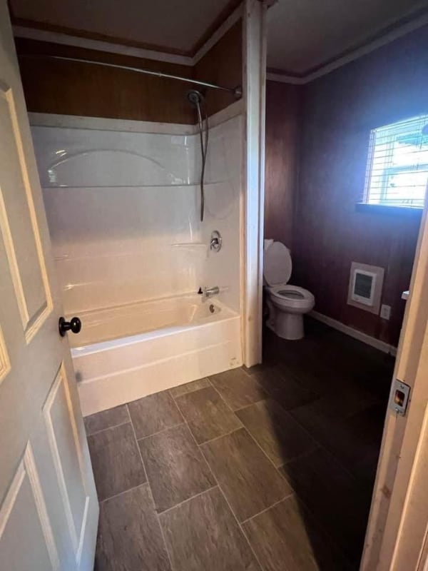 Building Photo - 19 US-19