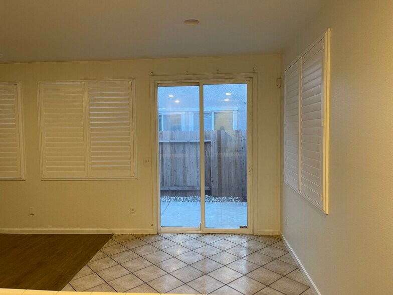 Building Photo - 3139 Staysail St