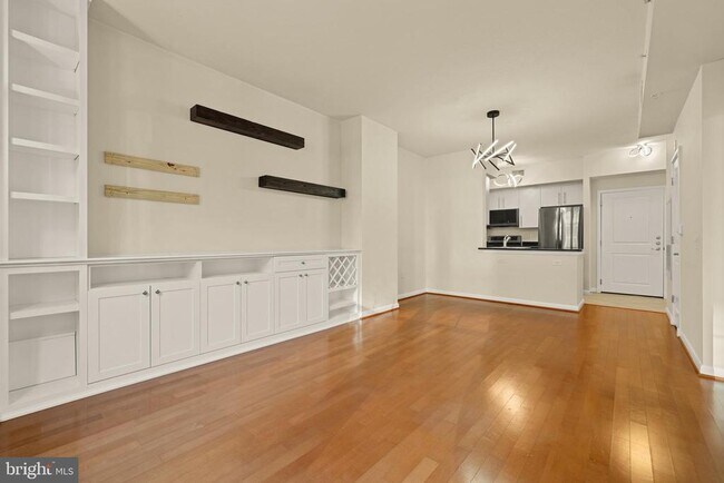 Building Photo - 1021 N Garfield St