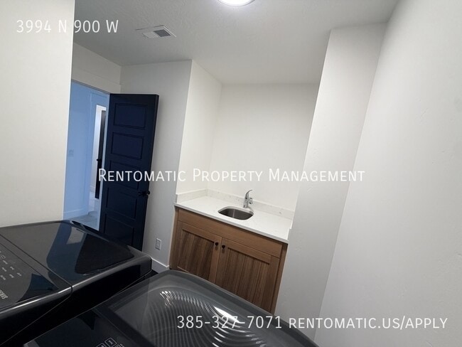 Building Photo - 3994 N 900 W