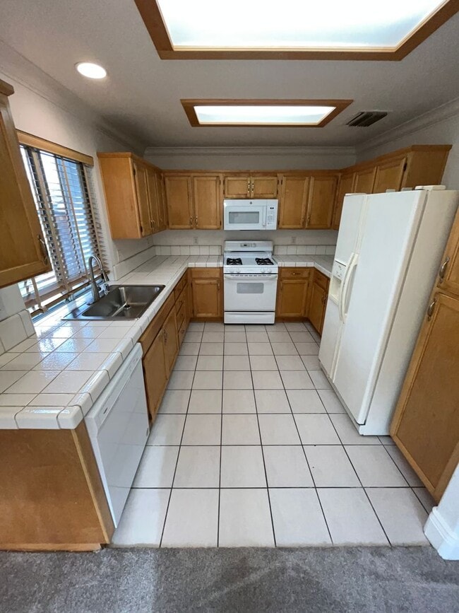 Building Photo - Gated 3BR|2.5BA|1508SF|2 Car Garage| Tenant pays $175 for WS&G | Community Pool, Clubhouse, & Fis...