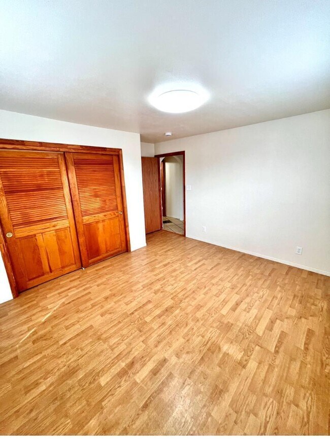 Building Photo - 615 Candelaria Rd NW