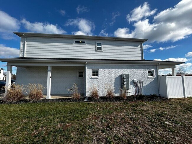 Building Photo - 1904 Bethpage Dr