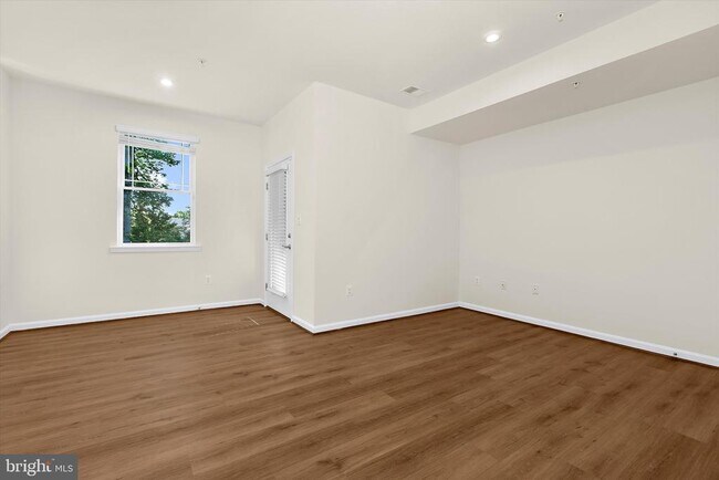 Building Photo - 1102 Thomas Trl