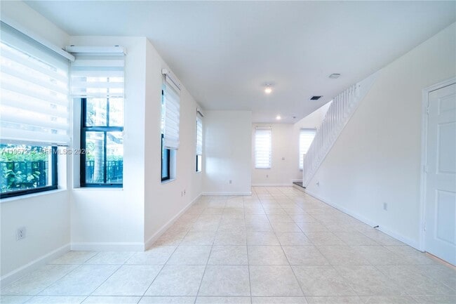 Building Photo - 1928 SW 5th Blvd