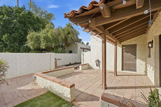 Building Photo - SINGLE FAMILY HOME.