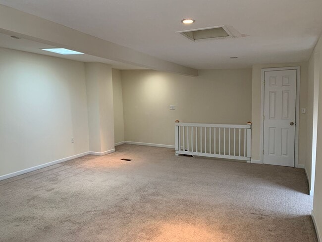 Building Photo - Beautiful 3bed/2.5 bath in Southside