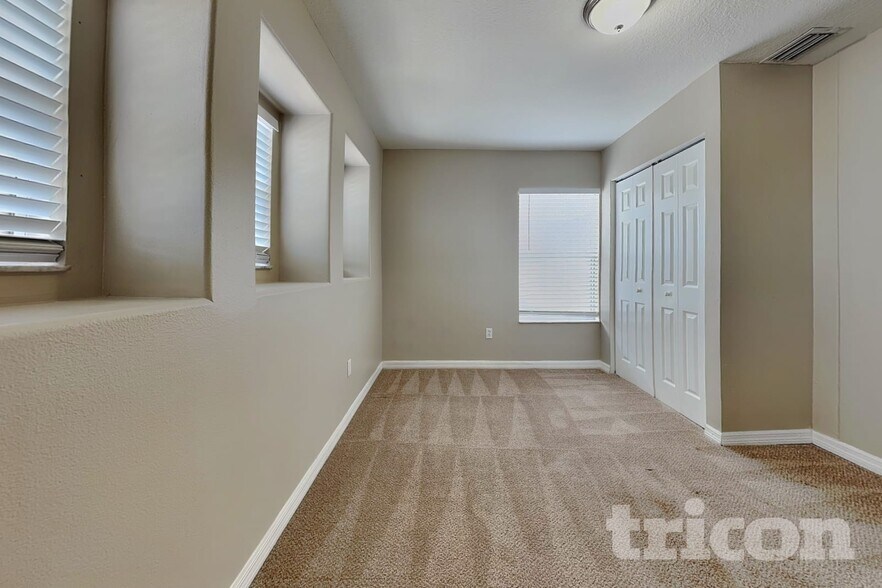 Building Photo - 9247 Wellstone Dr