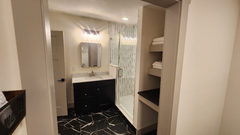 Building Photo - 1704 S Forest Dr