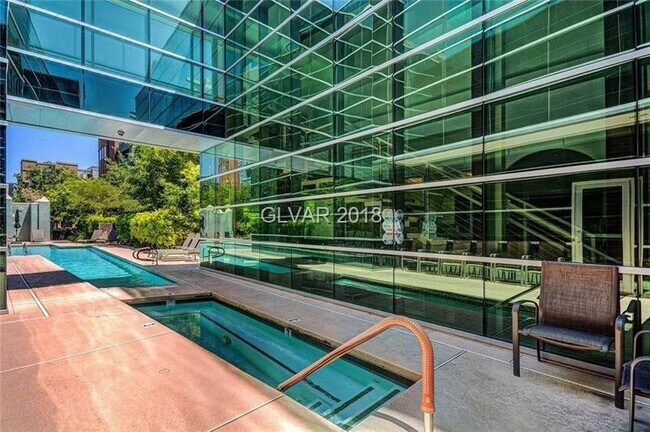 Building Photo - Gorgeous Mid Rise Unit For Lease !!