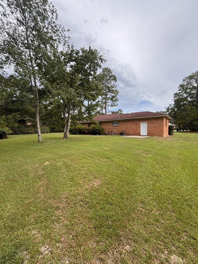 Building Photo - 210 N Edgewood Dr