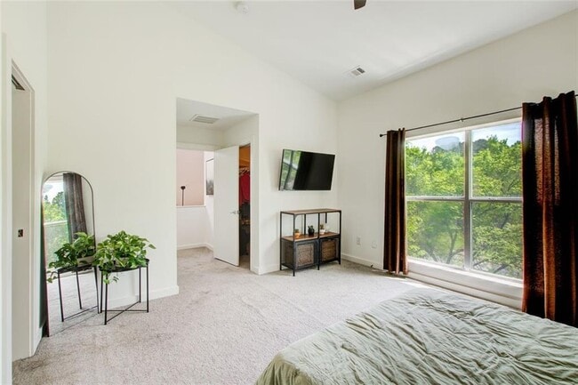 Building Photo - 241 Maynard Terrace SE