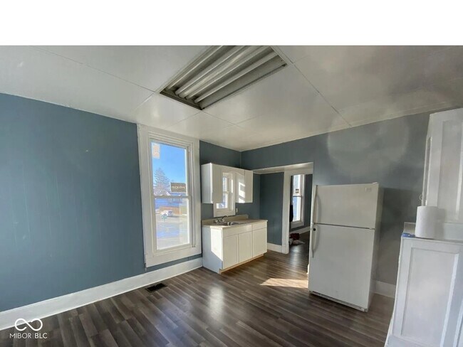 Building Photo - 529 West Washington St