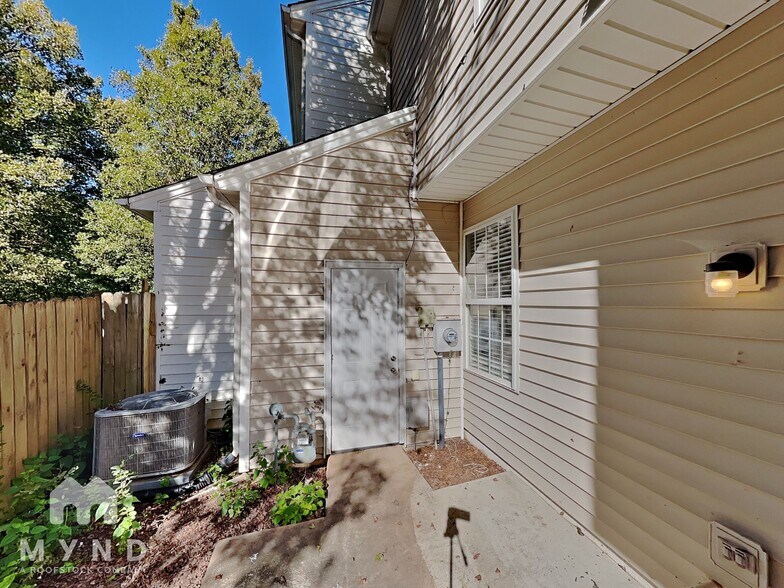 Building Photo - 3968 Elizabeth Glen Way