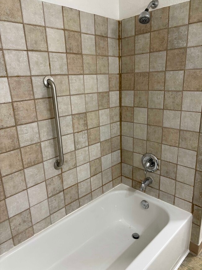 Building Photo - 4817 N Madison St