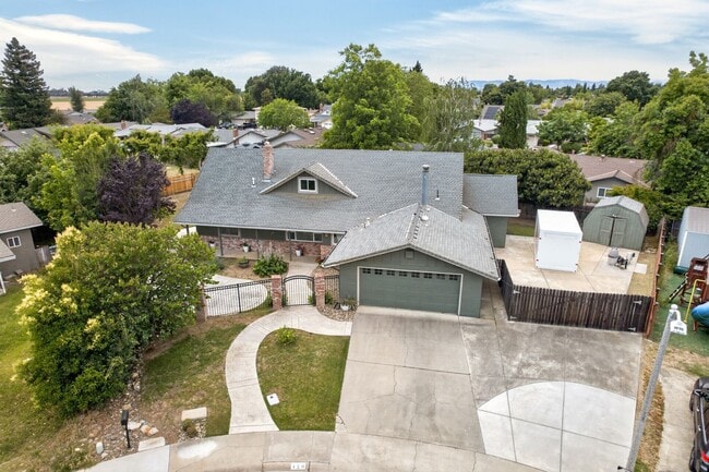 Building Photo - 420 Colusa Pl