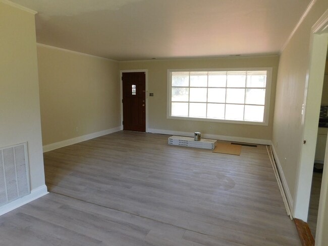 Building Photo - 4925 Morton Rd