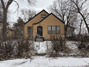 Building Photo - 2 Bedroom House for Rent