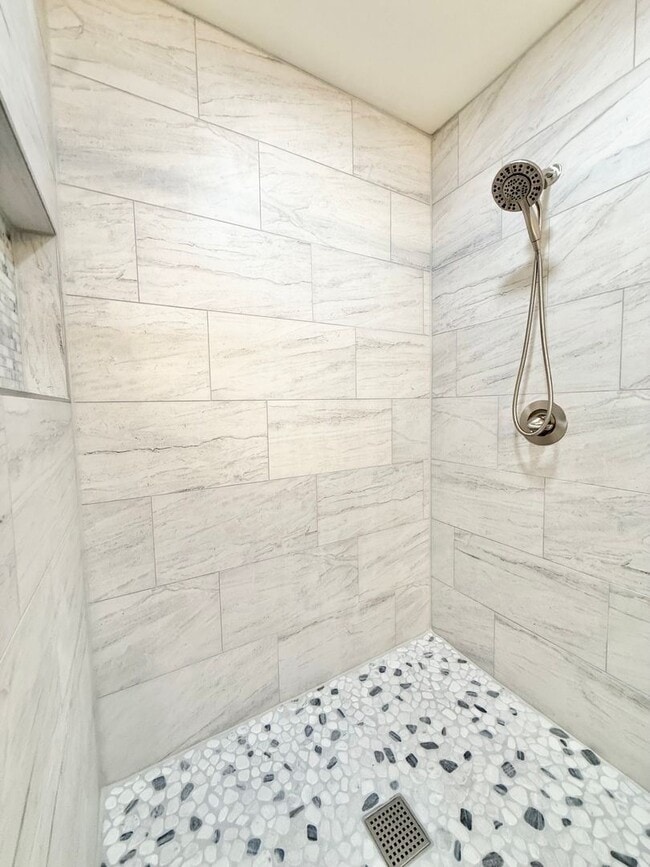 Building Photo - 130 Valley Club Cir