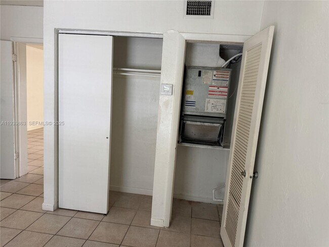 Building Photo - 1280 W 54th St