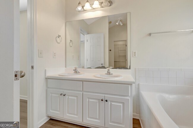 Building Photo - 503 Hunterian Pl