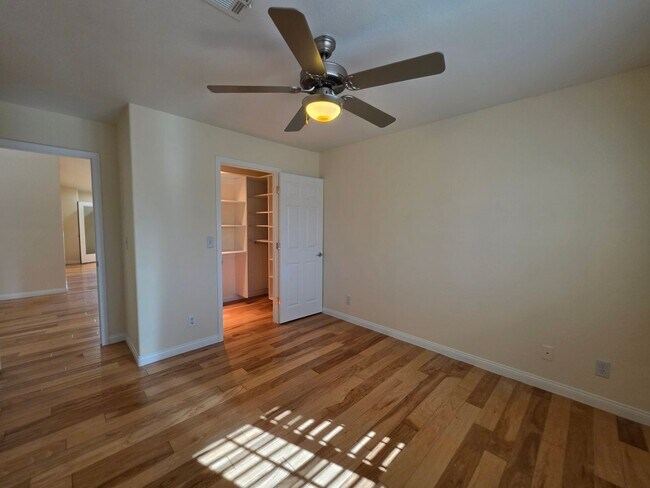 Building Photo - Spacious Home in the Heart of Green Valley