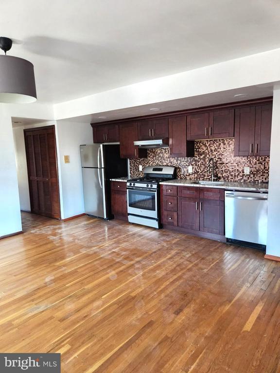 Building Photo - 746 South St