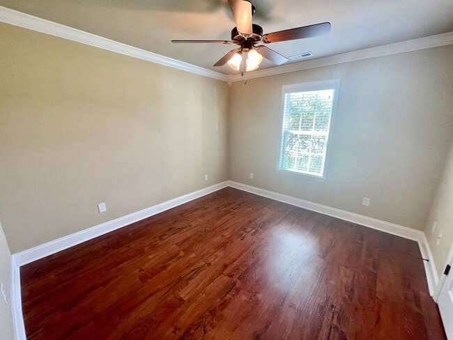 Building Photo - 3 bedroom 2 bath home. Walk to Ardmore Hig...