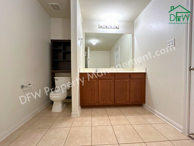 Building Photo - 10009 Iron Ridge Dr