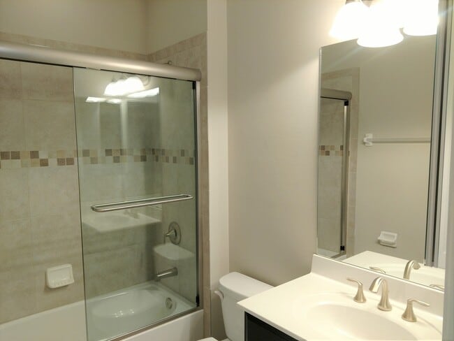 Building Photo - Unfurnished Annual Rental - Lovely 3 Bedroom Home in Calusa Park. Nicely upgraded and Pet Friendly