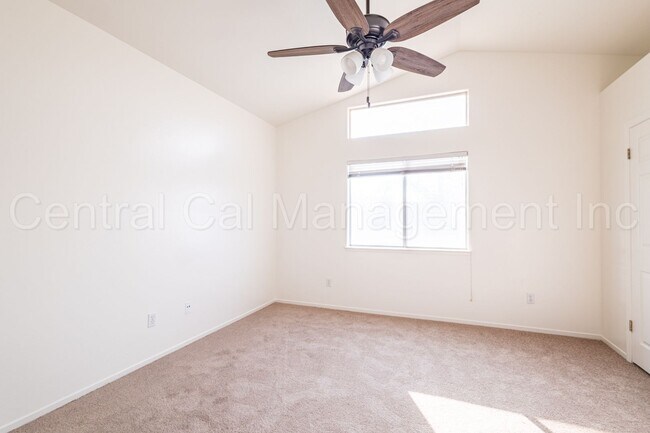 Building Photo - 4 Bedroom/2.5 Bath Home located in RiverLakes - $2645 Per month!