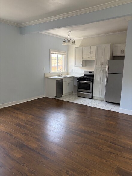 Building Photo - 927 1/2 Parkman Ave