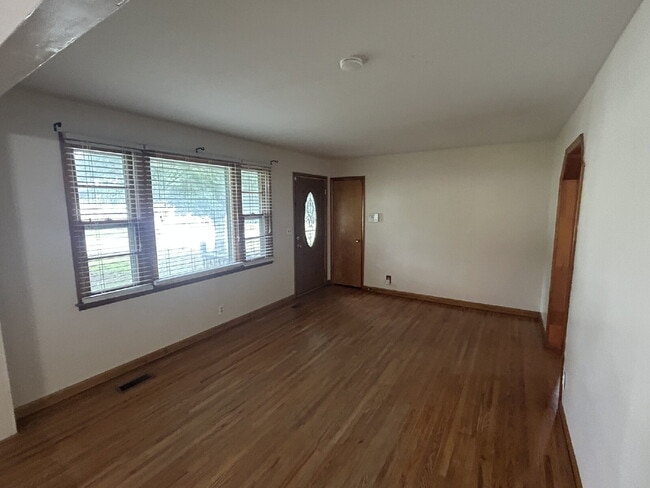 Building Photo - Charming Home in Hermitage