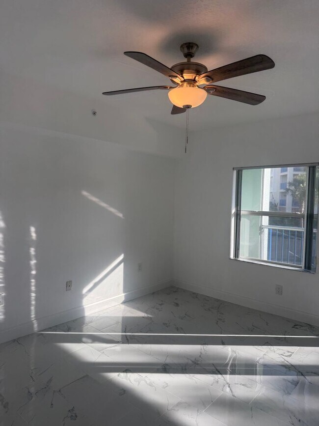 Building Photo - 5300 S Atlantic Ave