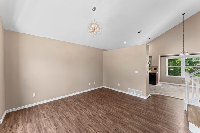 Building Photo - Beautiful 4 Bedroom Broadmoor Glen home - (D12 Schools)