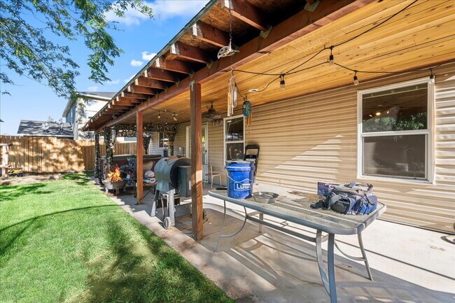 Building Photo - Beautiful & Spacious 4-Bedroom Home with 3...