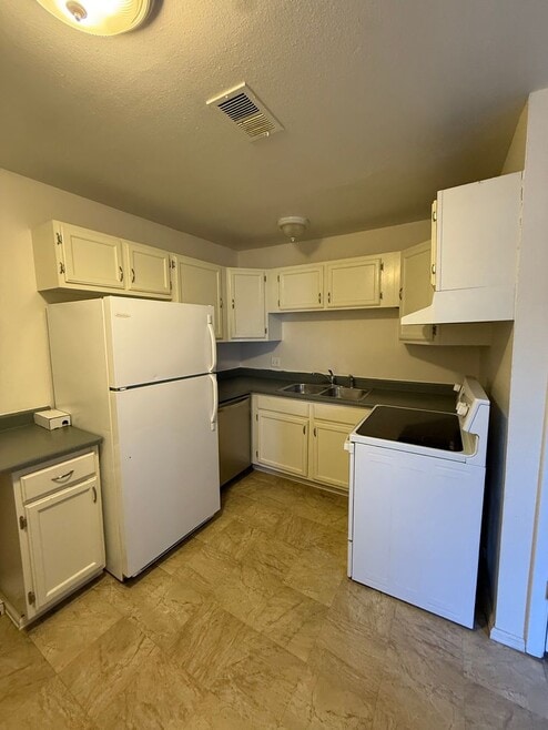 Building Photo - 405-407 E Simpson St