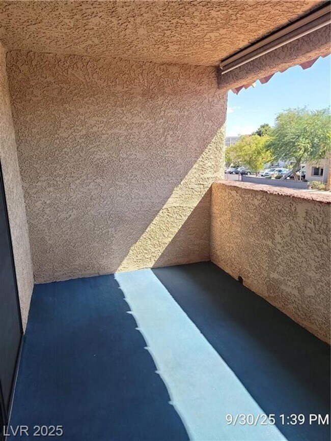 Building Photo - Inviting 2-Bedroom Condo with Pool, Spa & ...