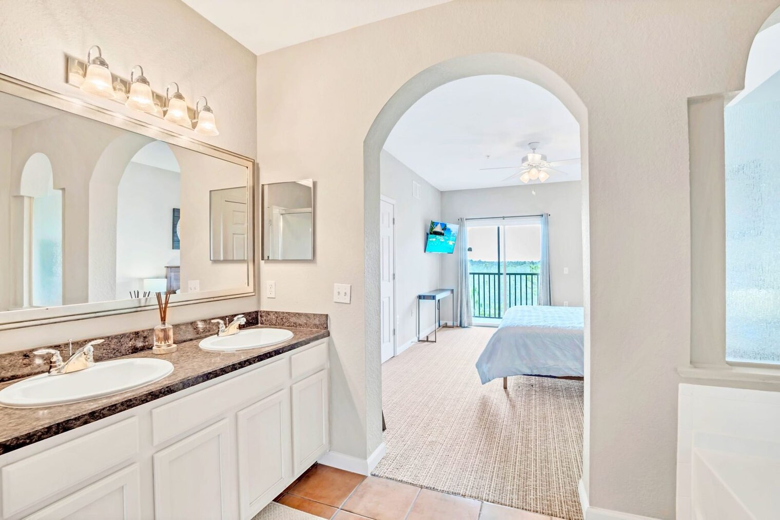 Building Photo - 14200 Avalon Rd