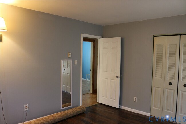 Building Photo - 9906 Family Ln