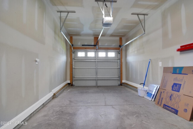 Building Photo - 428 Guppy Lp Rd