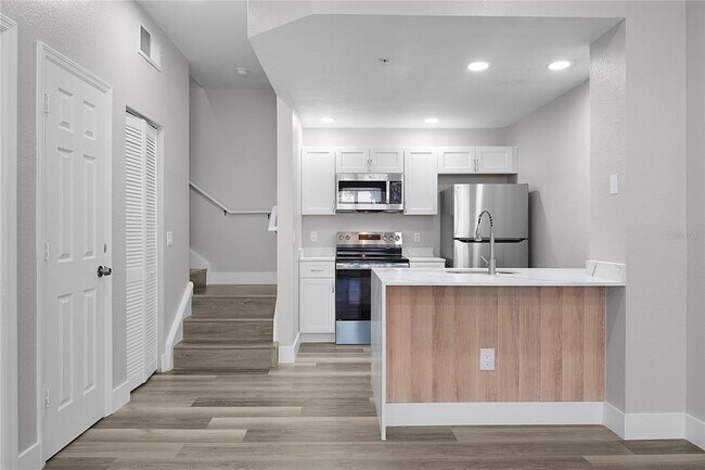 Building Photo - 4007 Venetian Bay Dr