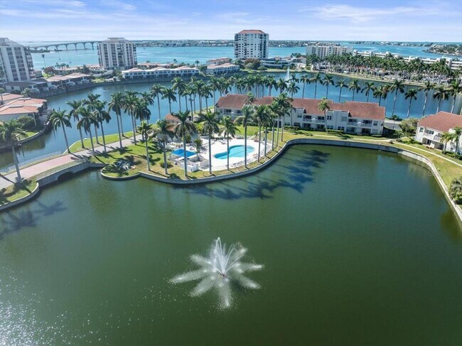 Building Photo - 5900 Bahia Del Mar Cir N