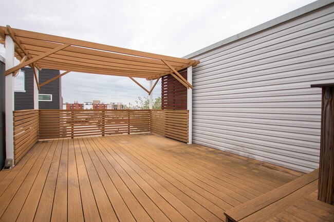 Building Photo - Modern & Efficient Point Breeze Townhome!