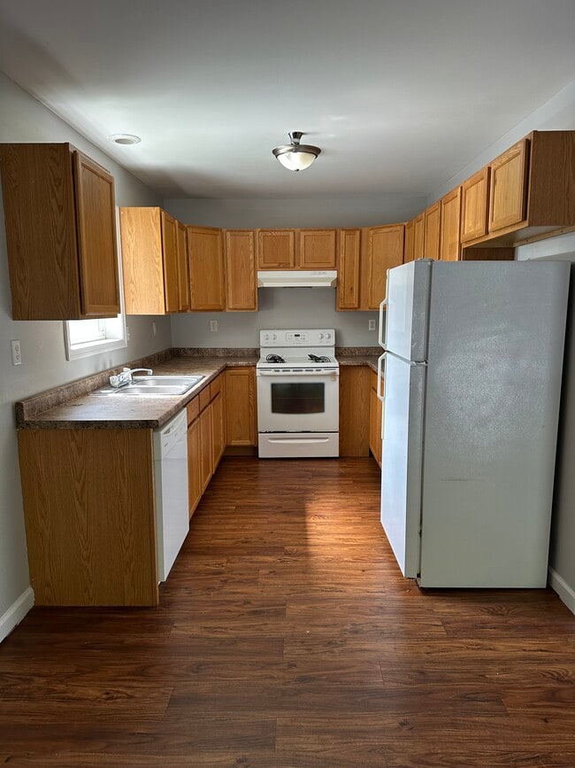 Primary Photo - 15 LLC-80 Sailly Avenue