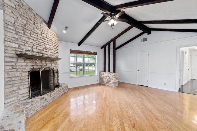 Building Photo - 600 Dove Creek Dr
